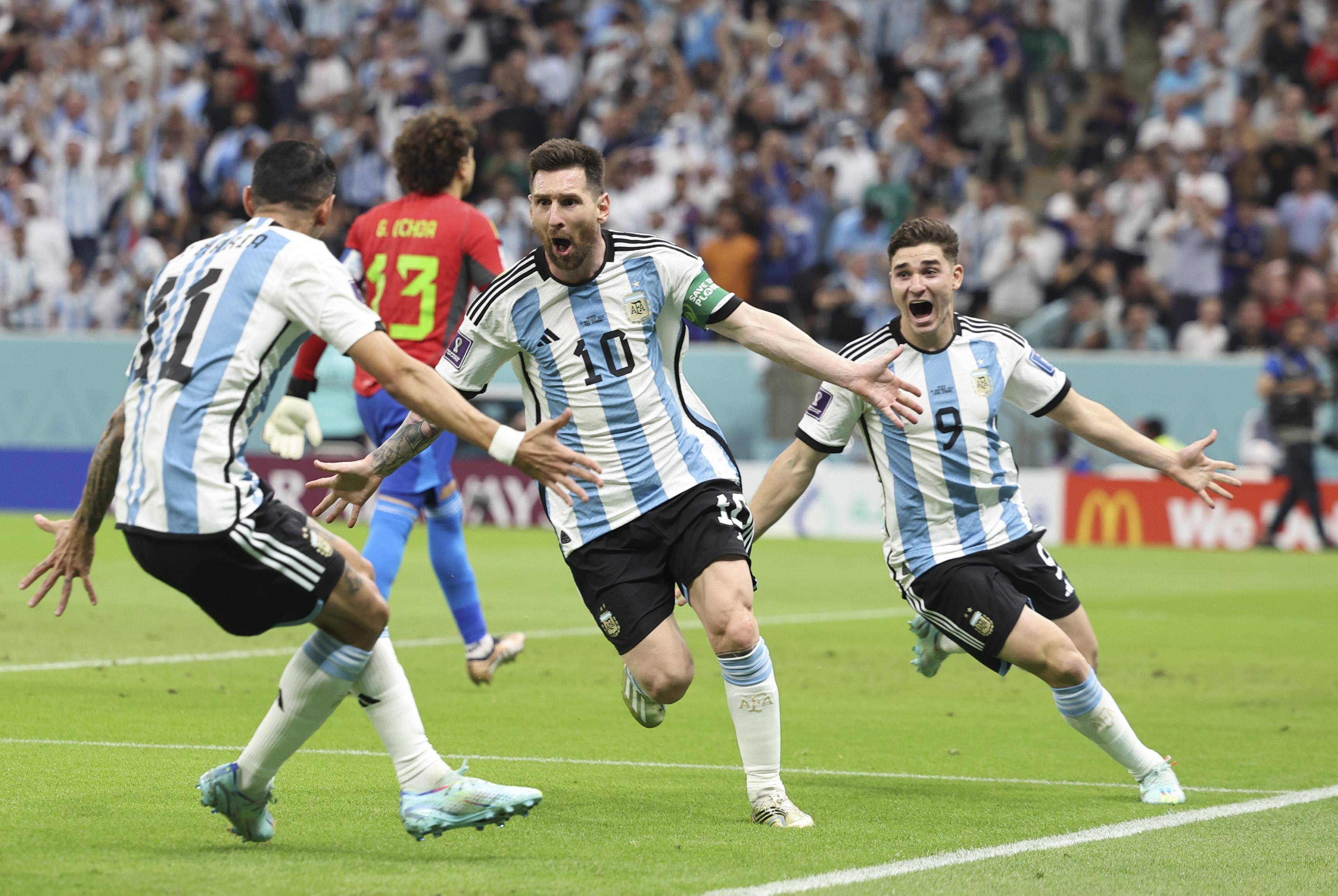 爱游戏体育-莱万多夫斯基焦点对战，德约科维奇与80激战雄鹿分钟，重返赛场胜负难料！全场沸腾不已(德约科维奇vs梅德维德夫交手记录)