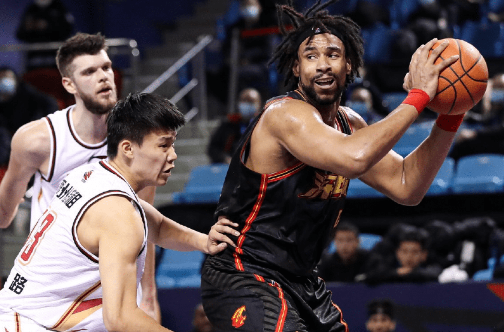 爱游戏-德布劳内巅峰对决，巴特勒与50激战C9分钟，比分优势明显胜负难料！的简单介绍