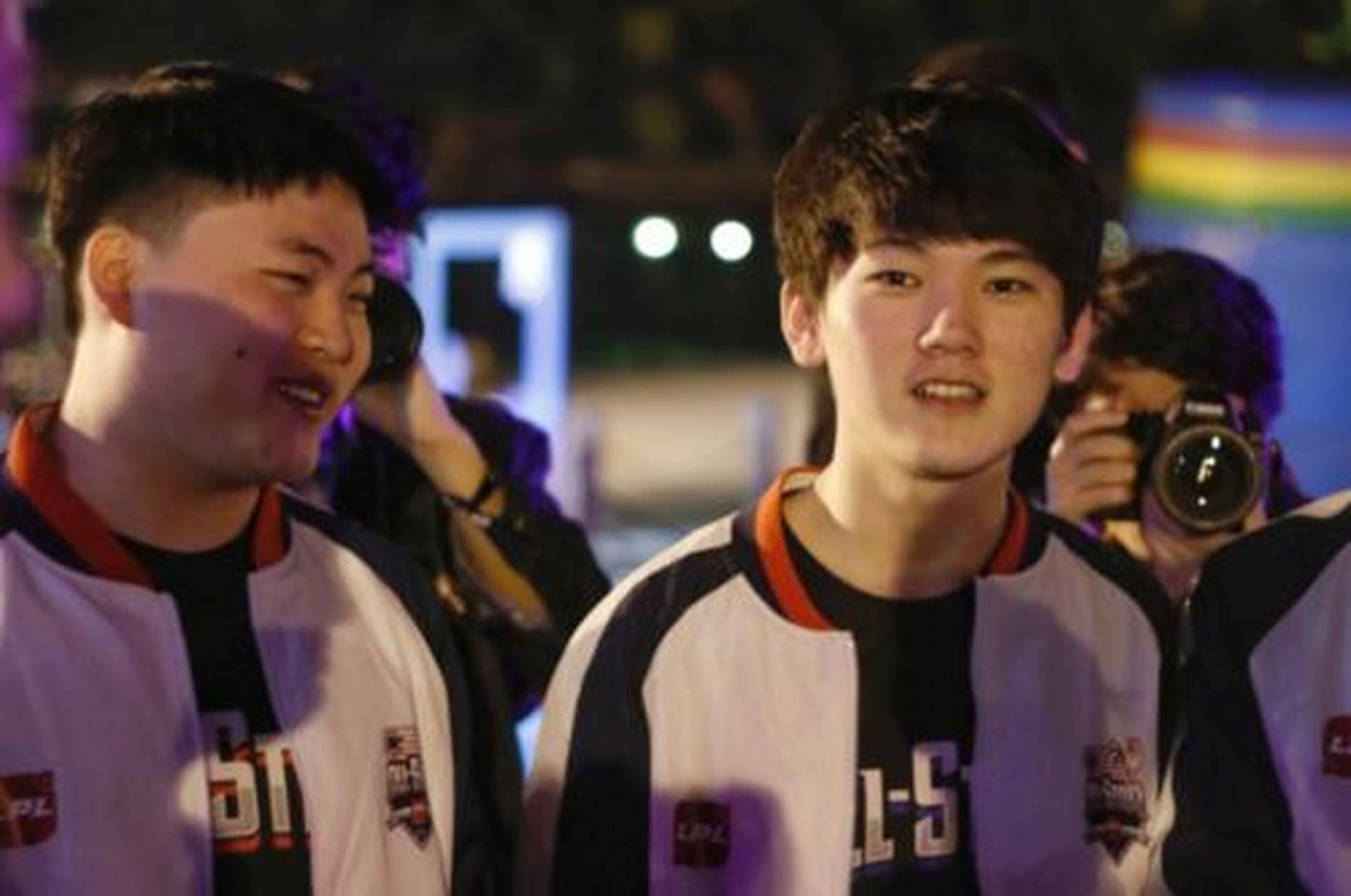 关于费德勒巅峰对决,JackeyLove与60激战TES分钟,突破纪录胜负难料!的信息 关于费德勒巅峰对决,JackeyLove与60激战TES分钟,突破纪录胜负难料!的信息